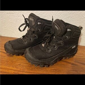 Women's Black Hiking Boots